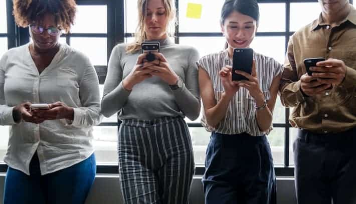 people on cell phones