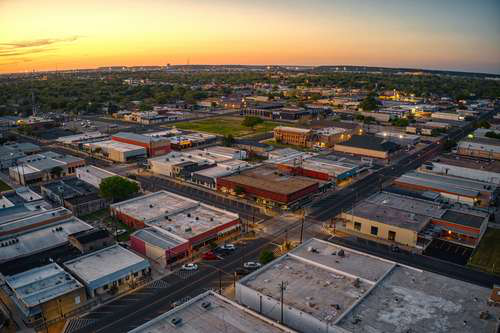 Street view of Killeen Texas highlighting title loan services for residents