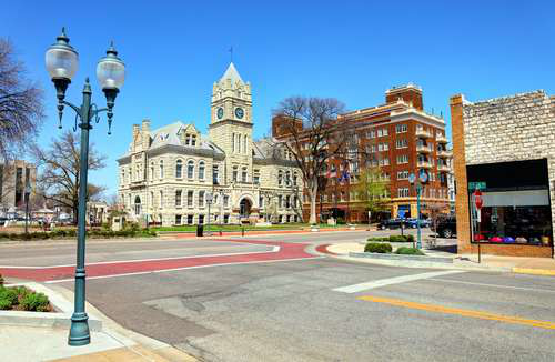 Community area in Manhattan, Kansas connected to auto title loan services