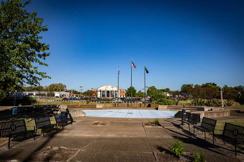 LoanMart three‑step process: click or call, submit information, and receive money.